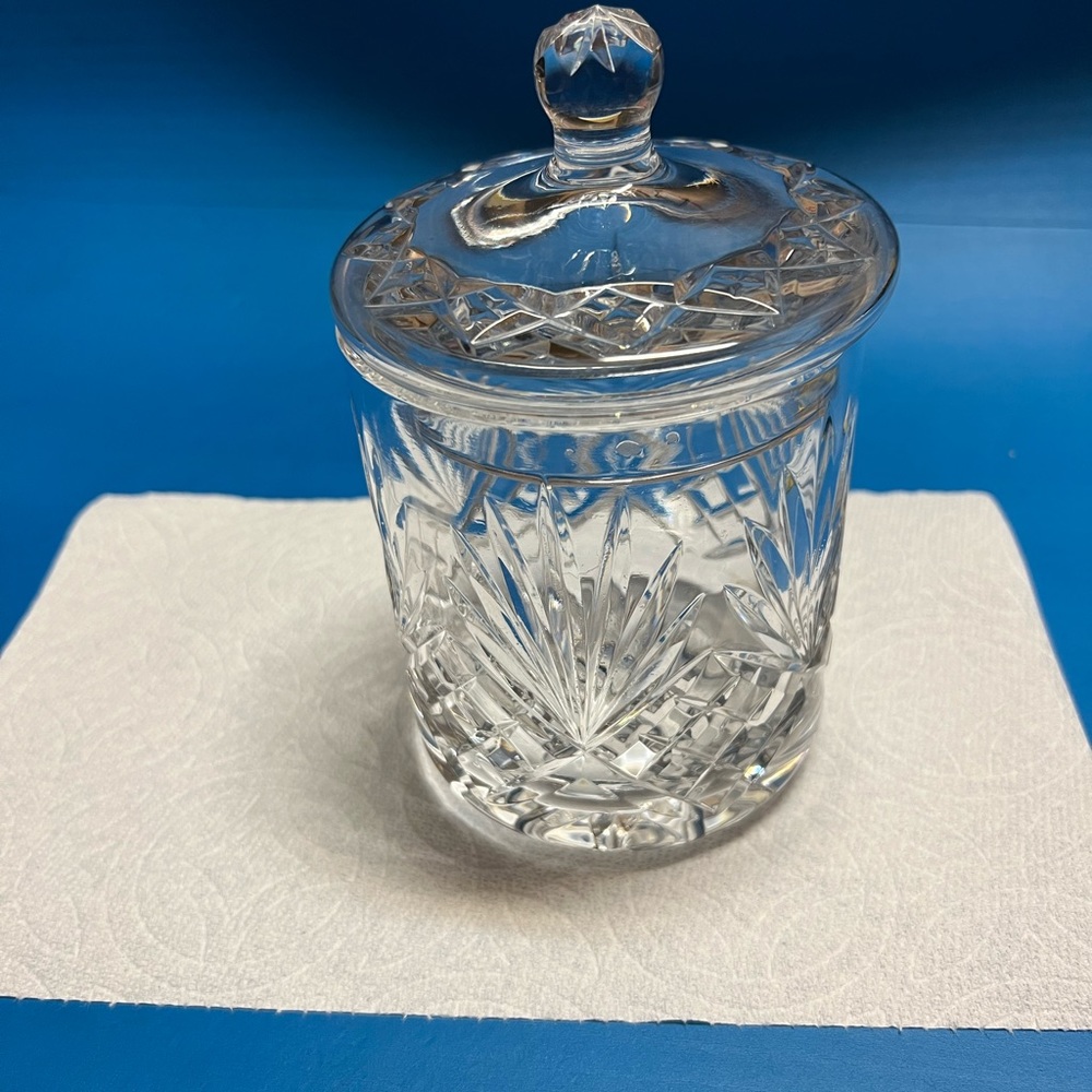 Cut crystal glass cookie jar with lid 6.5”